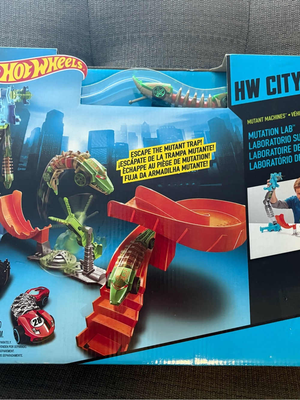 New Hot Wheels HW City Mutation Lab Playset - Green & Red